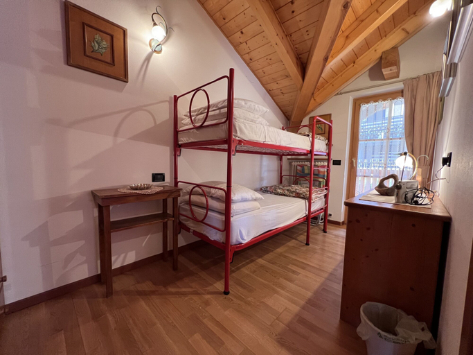 Room 2, 004 Trilocale di Charme Giustino, Trento