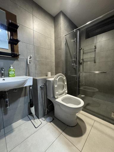 Bathroom 3, K-Avenue by KinabaluKomfort, Putatan