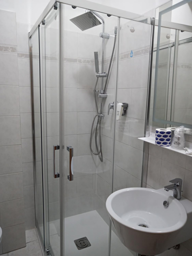 Bathroom 4, Hotel San Giorgio, Chieti