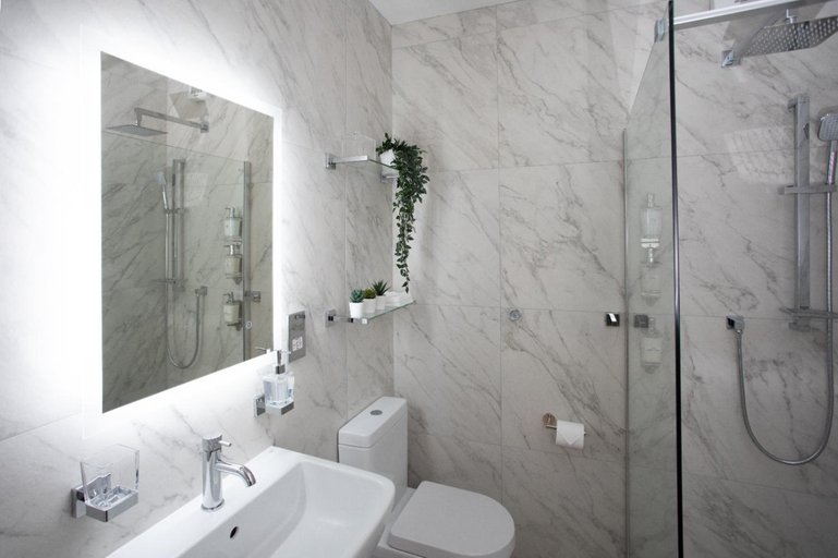 Bathroom, The Cassidys Inn, Stockport