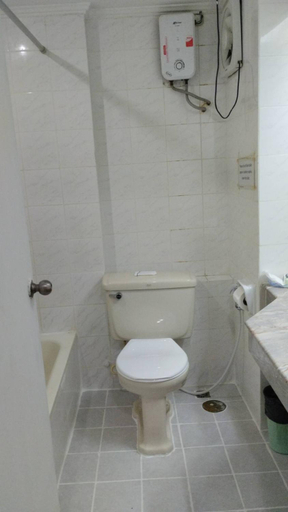 Bathroom 4, Asia Inn Bangkok 2022, Wattana
