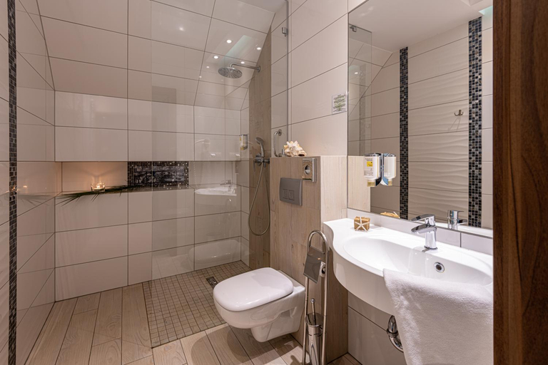 Bathroom 3, Hotel Bardo, Ząbkowice