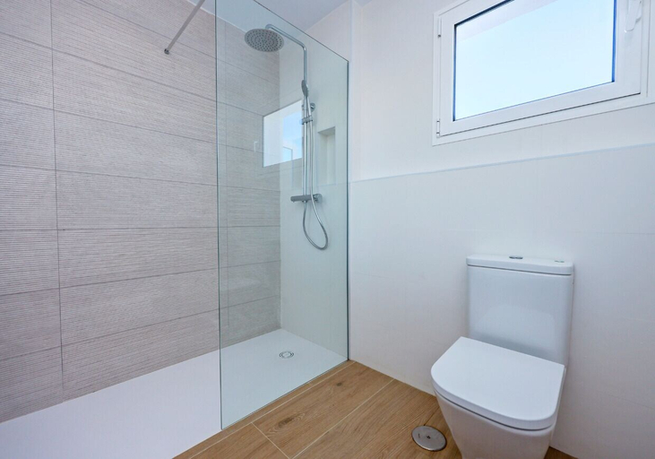 Bathroom 3, Serena del Mar by LIVVO, Las Palmas