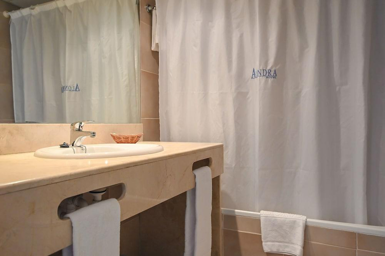 Bathroom 4, O7 Alondra, Baleares