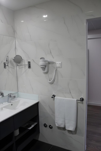 Bathroom 4, Hotel Fatima, Ourém