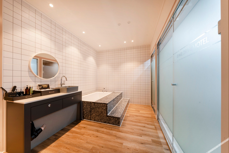 Bathroom 5, Gwangyang one Drive-in Hotel, Gwangyang