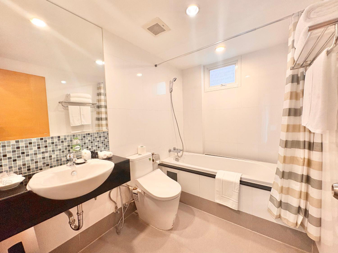Bathroom 4, Icon Narindra Suites Hotel, Wattana