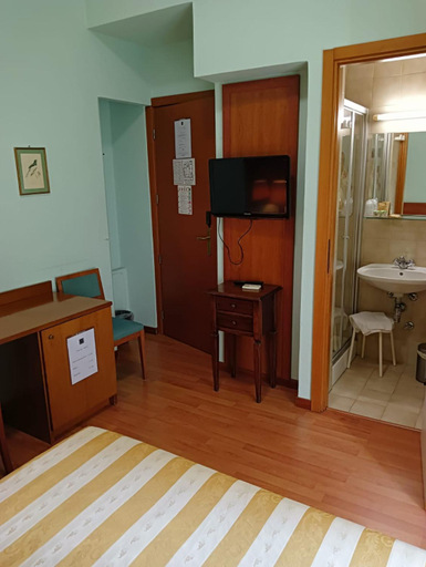 Bedroom 3, Hotel Arcadia, Macerata