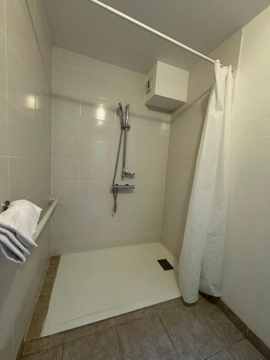 Bathroom 5, Symp'Hotel, Isère