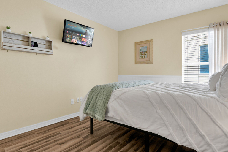 Room 5, South Facing Pool & Spa - Emerald Island Gated Resort, Osceola