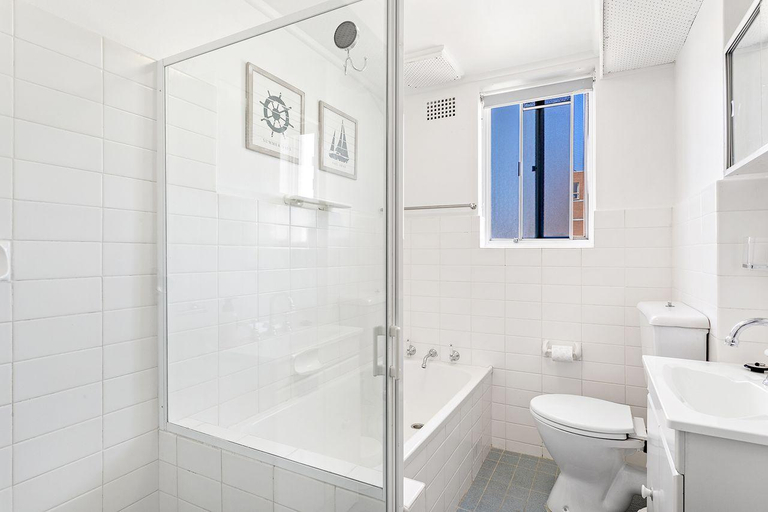 Bathroom 3, Yarramundi Unit 10 Magnus Street 47-49, Port Stephens