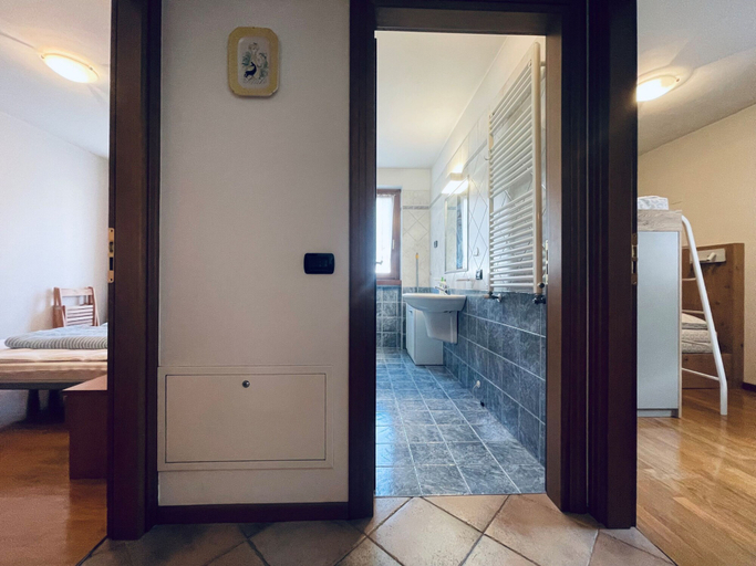 Room 2, 065 Trilocale Baldino, Trento