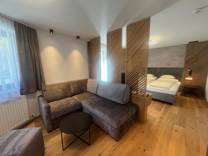Bedroom 2, Glanz & Glory Hotel, Imst