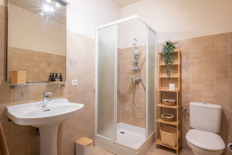 Room 4, Mas Lou Pitchoun Exceptional Villa Between the Alpilles and Avignon, Bouches-du-Rhône