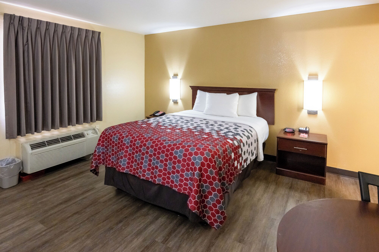 Bedroom 3, Econo Lodge McAlester, Pittsburg