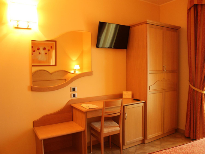 Bedroom 3, Blu Tropical Resort, Vibo Valentia