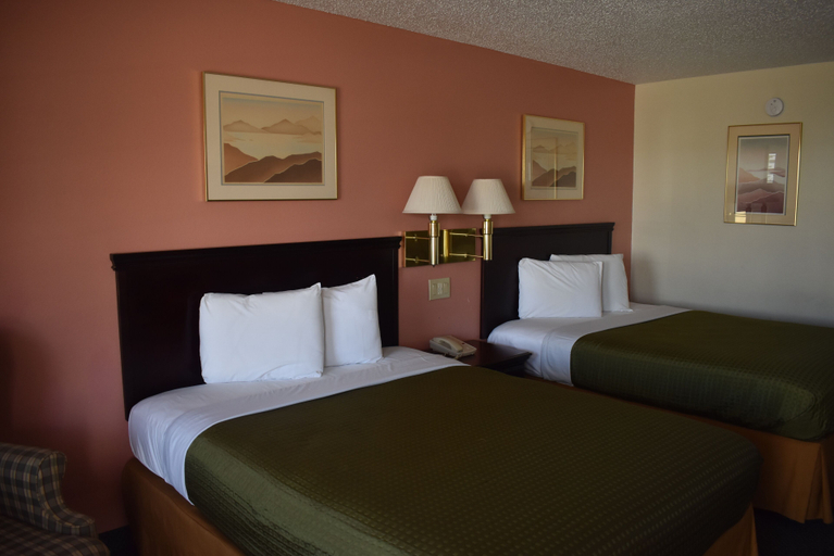 Bedroom 2, Royal Inn, Washington