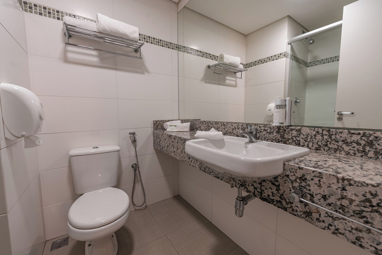 Bathroom 5, Laghetto Moinhos, Porto Alegre