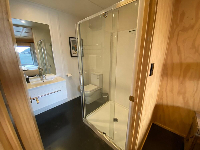 Bathroom 3, Tractor Shed, Mackenzie