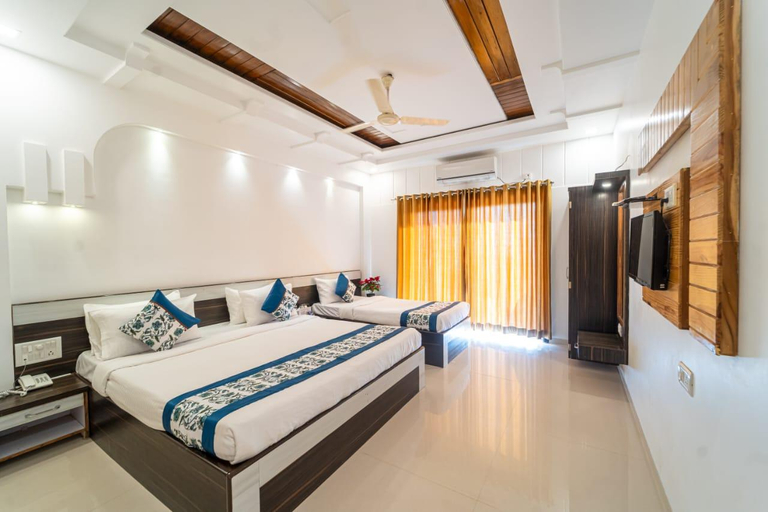 Bedroom 3, Strawberry King Resort, Satara