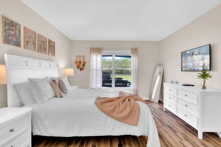 Room 2, South Facing Pool & Spa - Emerald Island Gated Resort, Osceola