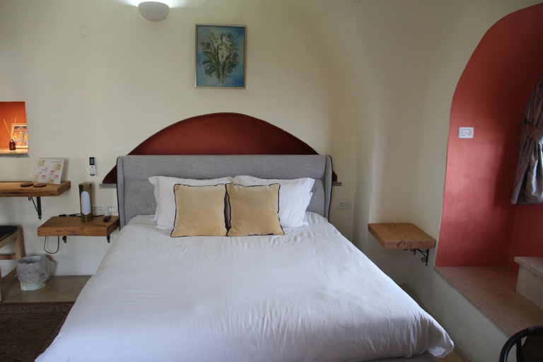 Bedroom 4, Artists' Colony Inn Zefat