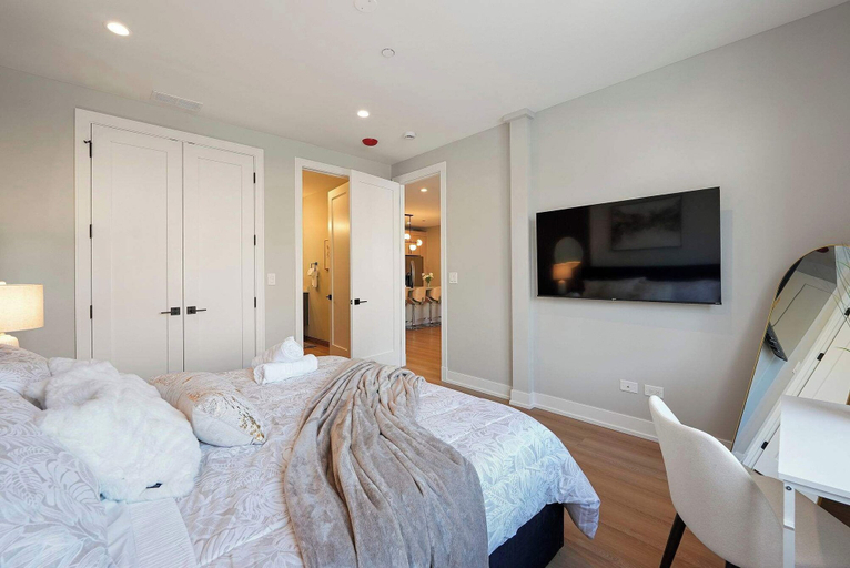 Room 2, Chicago Modern Condo 2br2ba Balcony Free Park, Cook