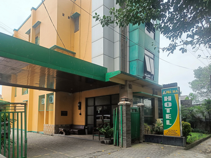 Exterior 3, Hotel Prisma Mitra RedDoorz, Sidoarjo