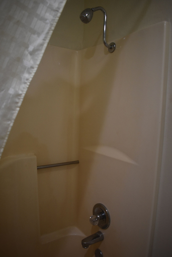 Bathroom 3, Royal Inn, Washington