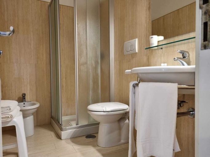Bathroom, Hotel Virgilio, Terni