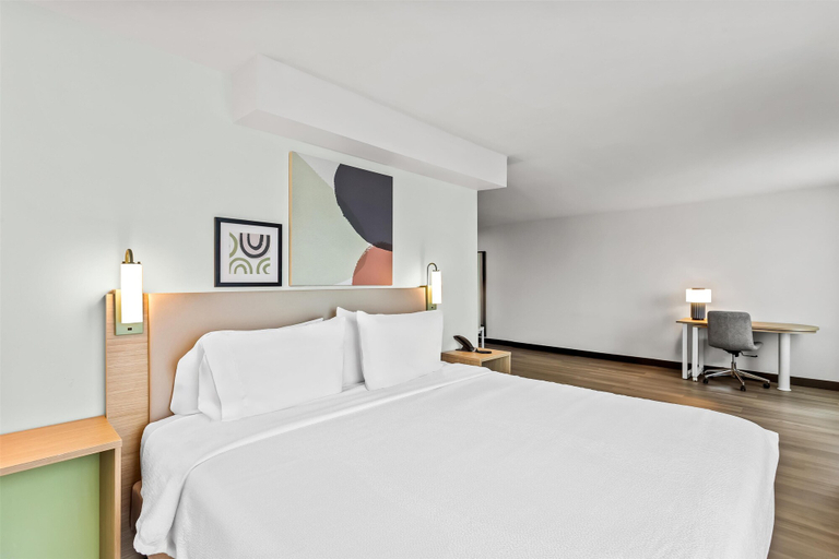 Bedroom 4, Spark by Hilton Oak Forest, Cook