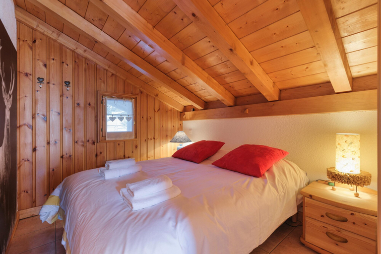 Room 2, Village des Oursons C, Haute-Savoie