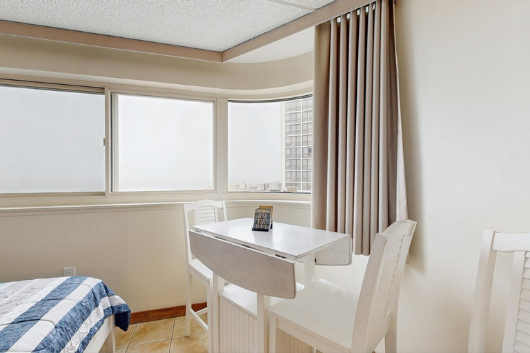 Bedroom 1, Atlantis 302, Worcester