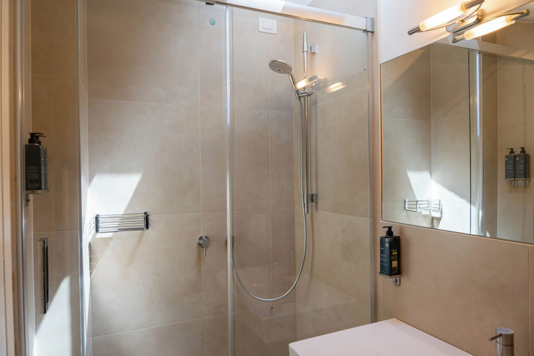 Bathroom 5, Hotel 900, Teramo