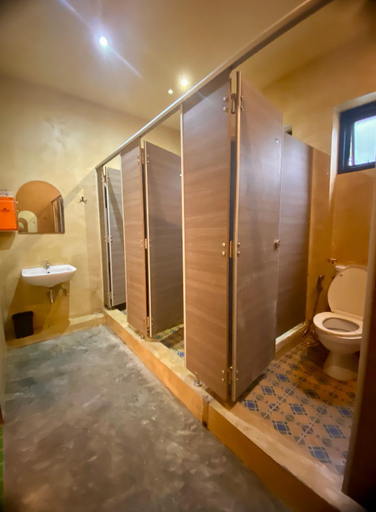 Bathroom 2, 17Stories 2, Pai