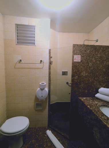 Bathroom, Cesar Inn, Juiz de Fora