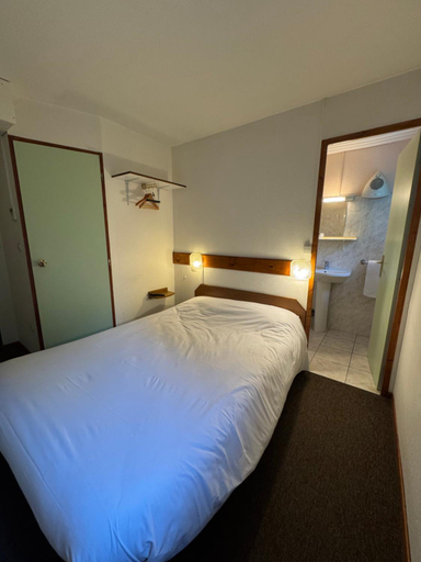 Bedroom 4, Symp'Hotel, Isère
