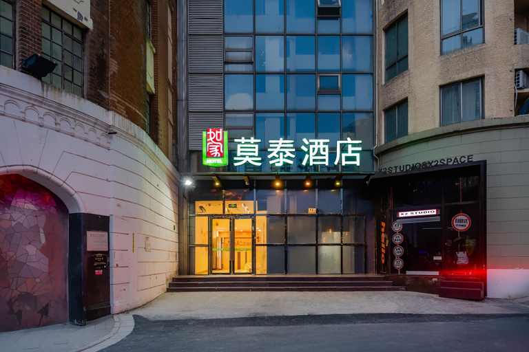 Exterior & Views
