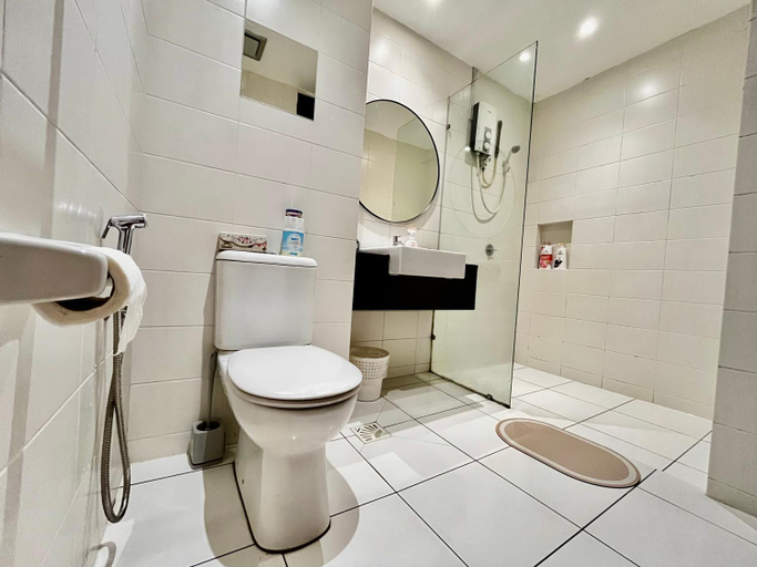 Bathroom 4, Comfy Trefoil Studio-Walk to Setia City Mall/SCCC, Shah Alam