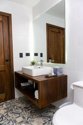 Bathroom 3, Casa Villamil Boutique Hotel, Copán Ruinas