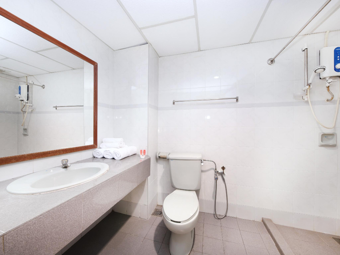 Bathroom 4, Hotel Famous Inn, Malacca City