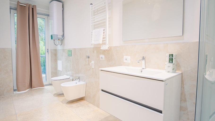 Bathroom 4, Relais Du Lac, Brescia