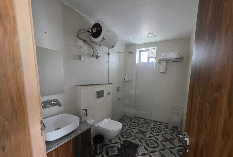 Bathroom 4, Hotel Shiva Yog Sthal, Garhwal
