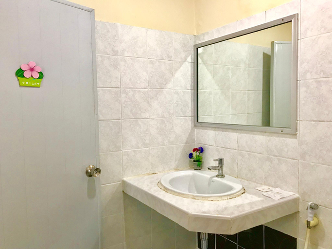 Bathroom 4, Coop Dopa Hostel, Dusit