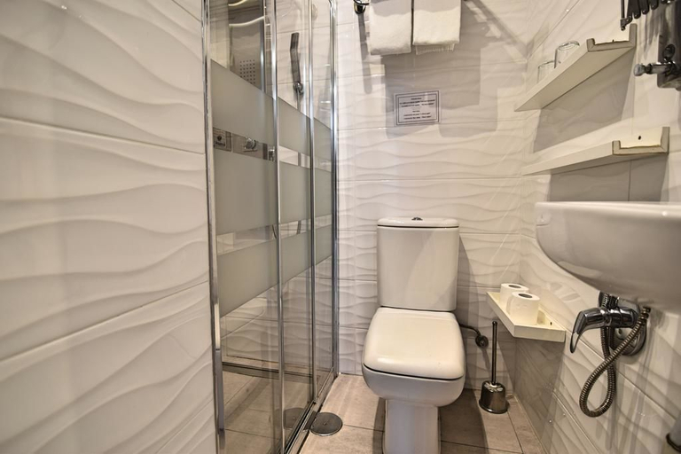 Bathroom 2, Apartamentos Marqués de la Merced, Málaga