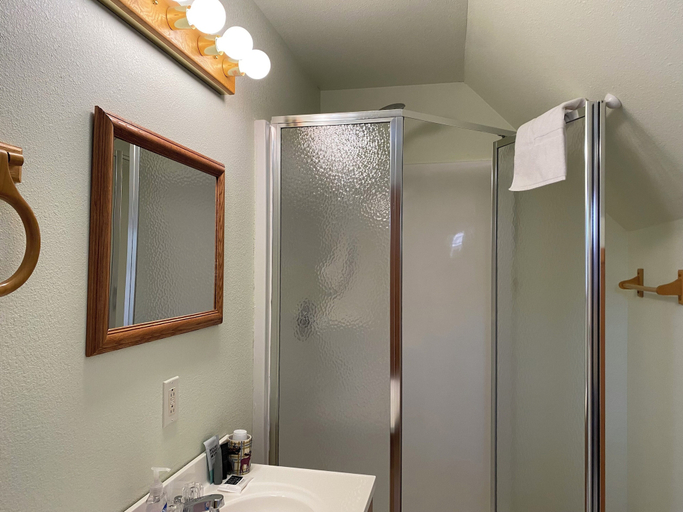 Bathroom, River Ridge Inn, Baxter