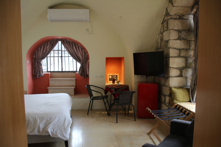 Bedroom 3, Artists' Colony Inn Zefat