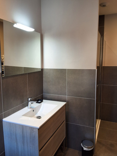 Bathroom 5, L'Auberge de la Source, Loire
