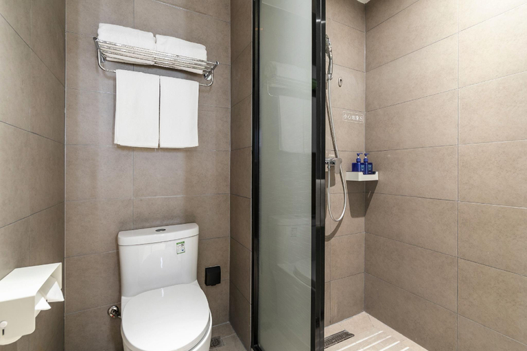 Bathroom 3, Hanting Hotel Wuhan Jiangxia Bridge Modern Industrial Park, Wuhan