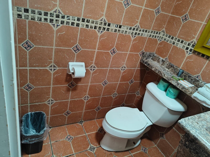 Bathroom 3, Deluxe Inn - Savannah, Chatham